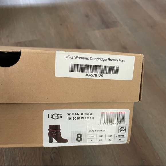 Ugg Dandridge Suede Harness Booties Mahogany-New in a box -SZ 8 - Picture 11 of 11